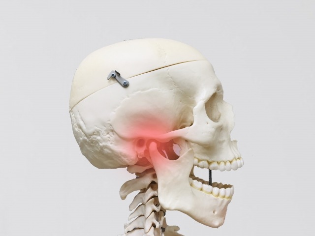 顎関節症は、歯科で治療します